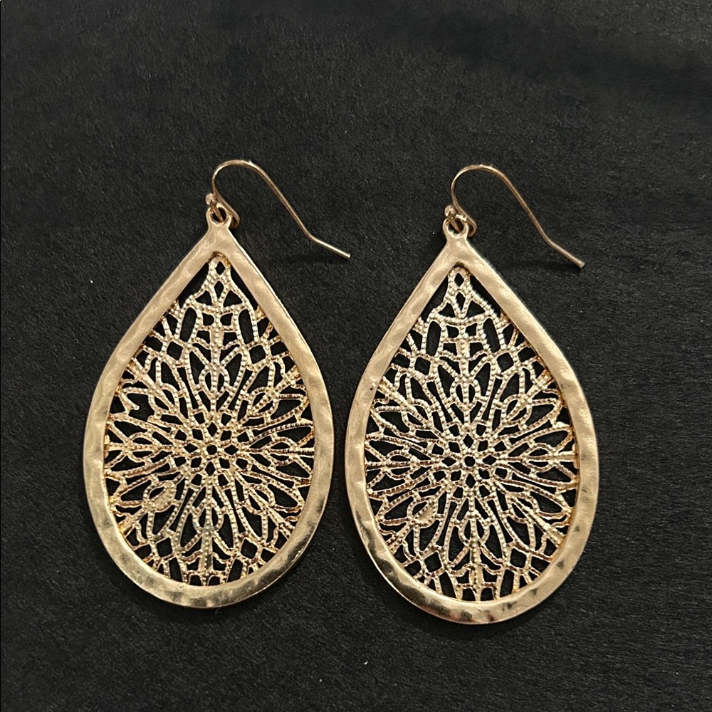 Elegant Gold Filigree Teardrop Earrings